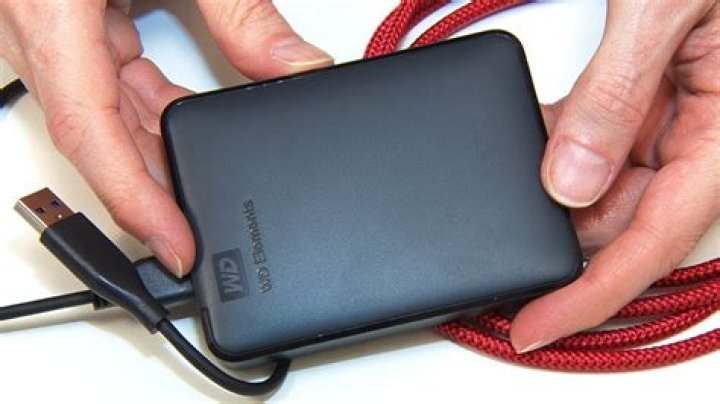 Does WD Elements require external power?